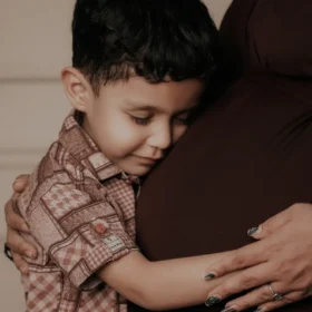 The Baby Bump Photoshoot Guide: Best Weeks, Outfits and Poses